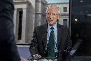 天降五夫宏观经济学教授兼实践者Stanley Fisher逝世 曾培养全球多位经济决策者